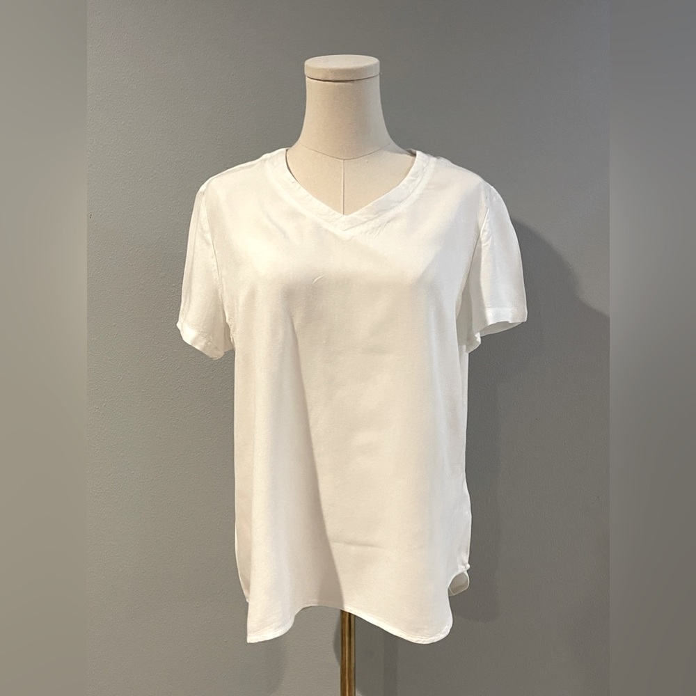 Beach Lunch Lounge, White Shirt, Size Medium